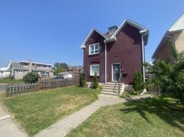 featured image of 242 Archibald St N