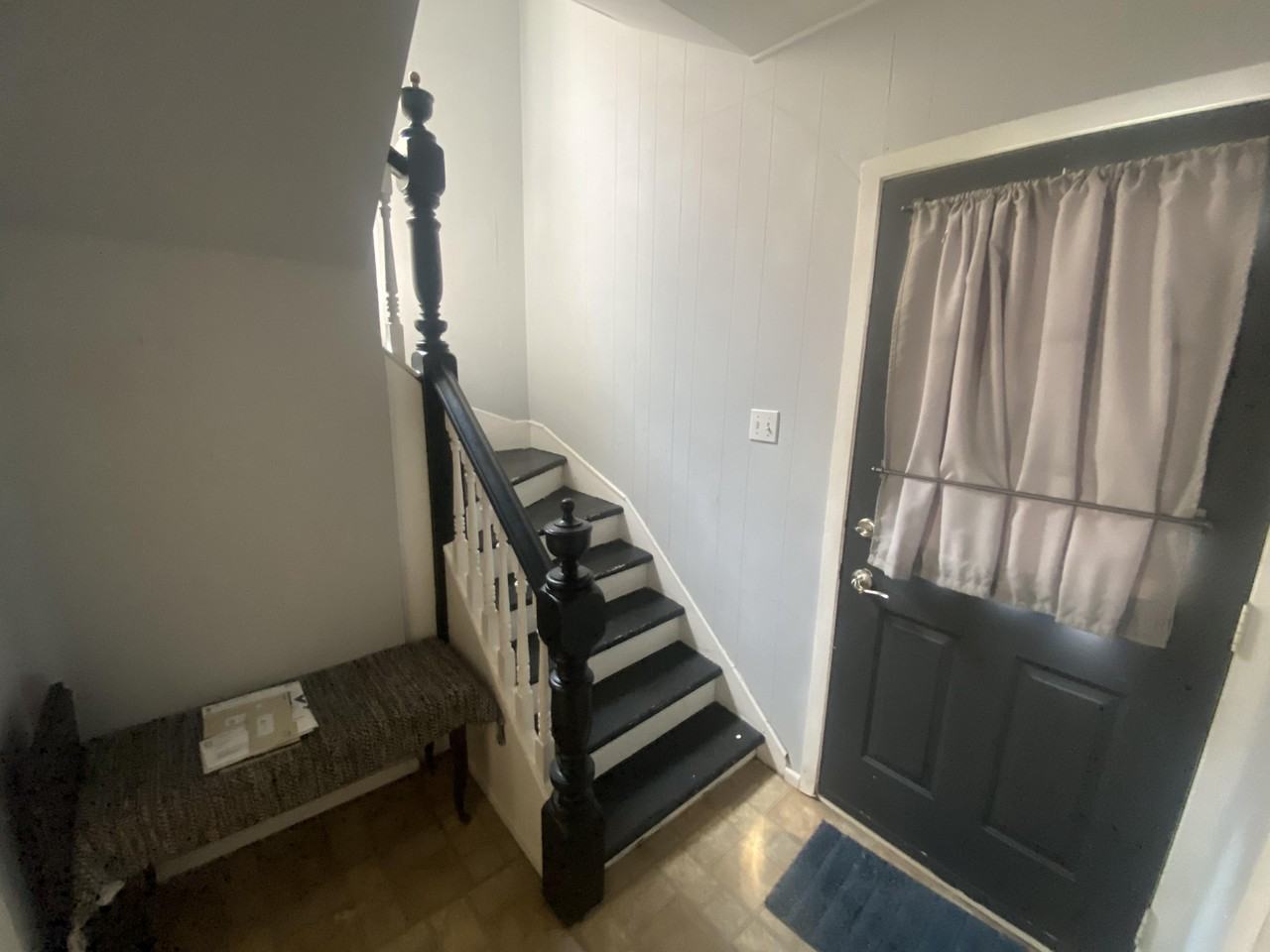 242 Archibald St N - Photo 4 of 13
