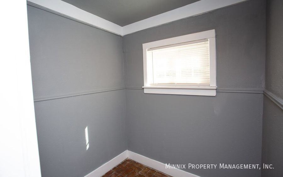 2222 27th St - Photo 5 of 47