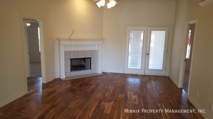 1002 Oshkosh Ave - Photo 4 of 41