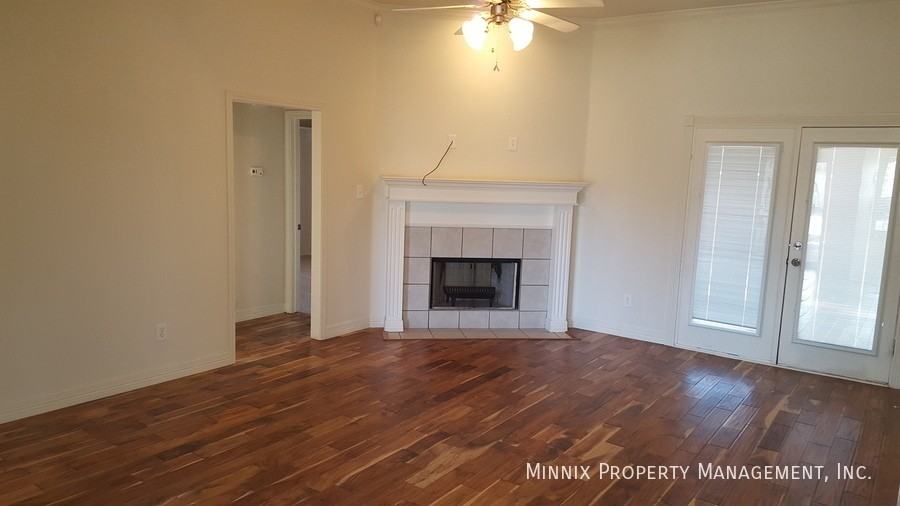 1002 Oshkosh Ave - Photo 5 of 41