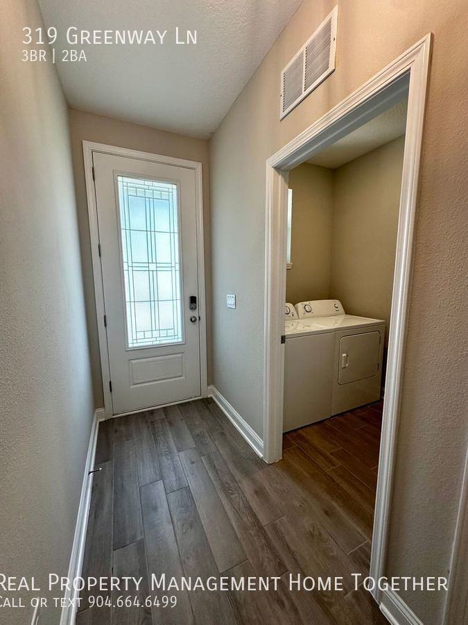 319 Greenway Ln - Photo 7 of 43