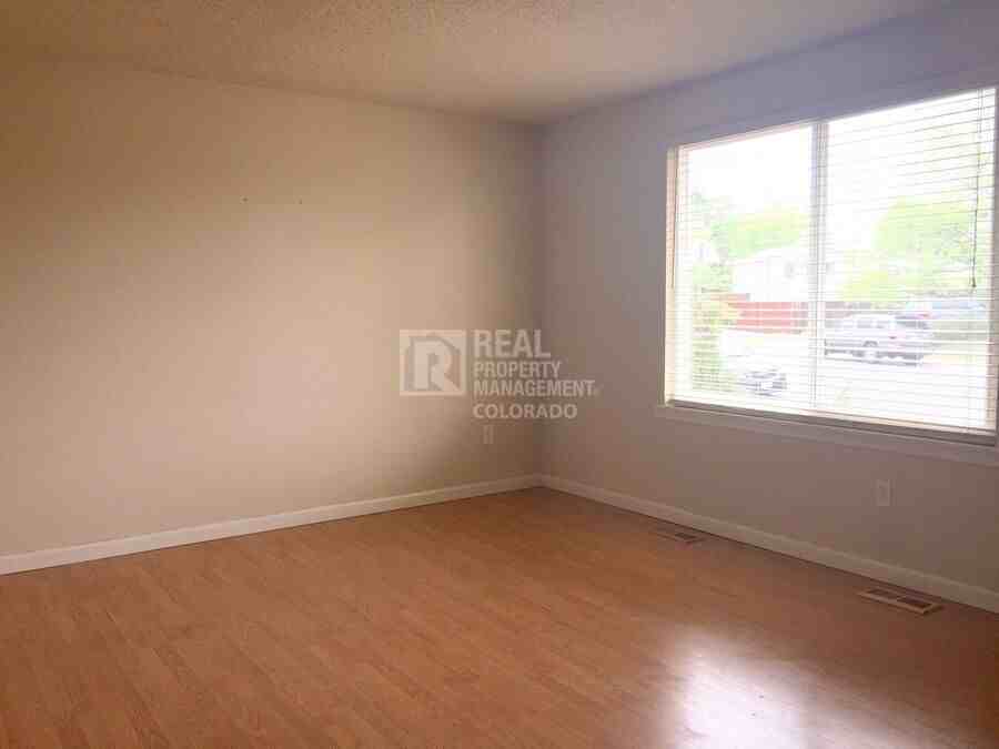 2892 S Idalia St - Photo 4 of 27