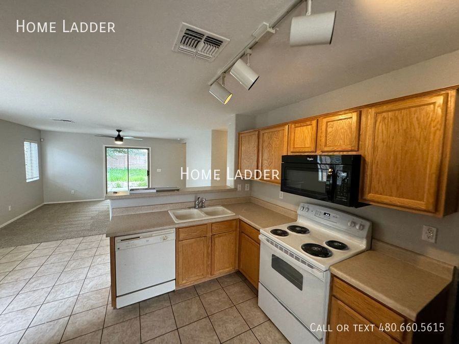 44871 W Gavilan Dr - Photo 3 of 15