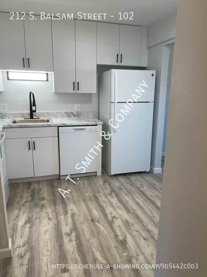 212 S Balsam St #102 - Photo 2 of 5