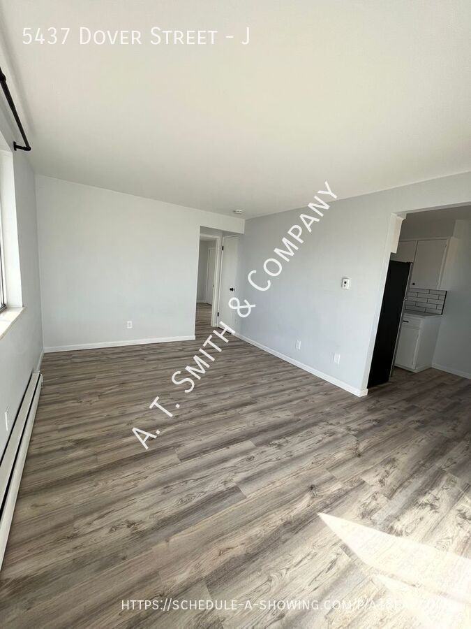 5437 Dover St #J - Photo 3 of 10
