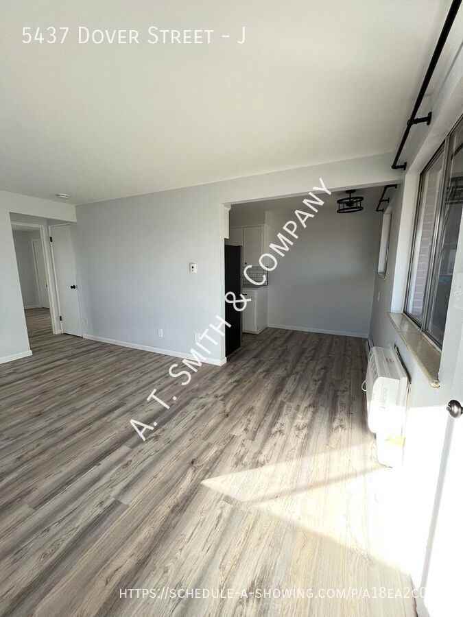 5437 Dover St #J - Photo 5 of 10