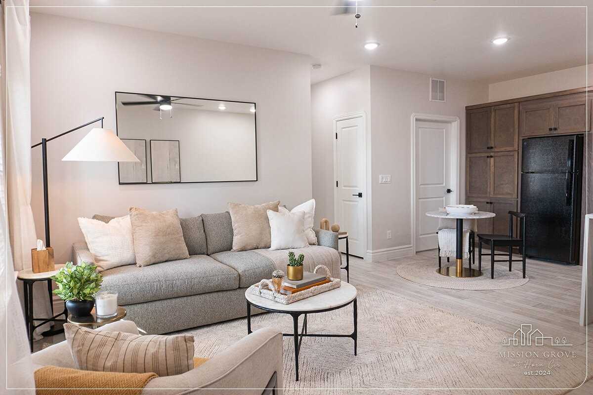Apt #8 - Photo 4 of 8