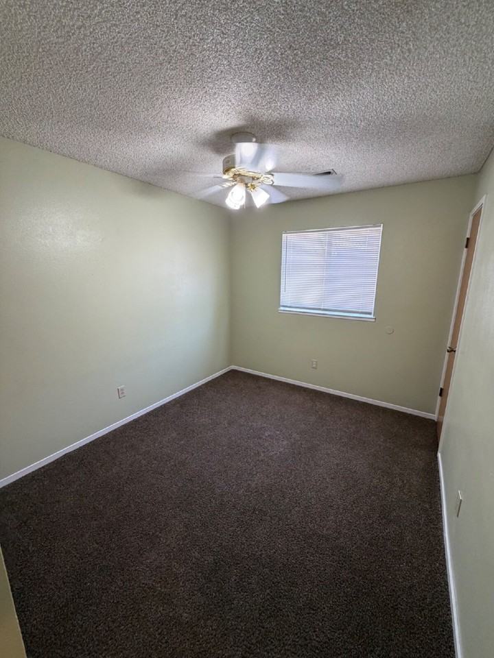 1624 W North Bear Creek Dr - Photo 4 of 12