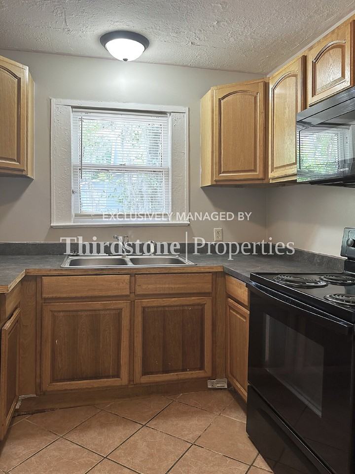 961 Dorchester St - Photo 7 of 22