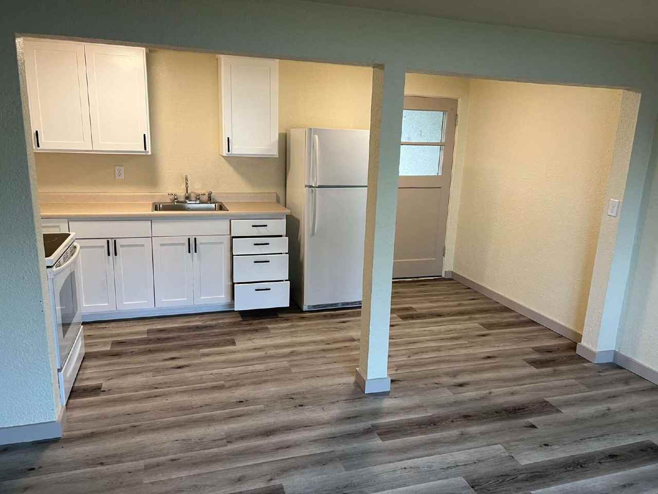 978 Juniper St - Photo 3 of 11