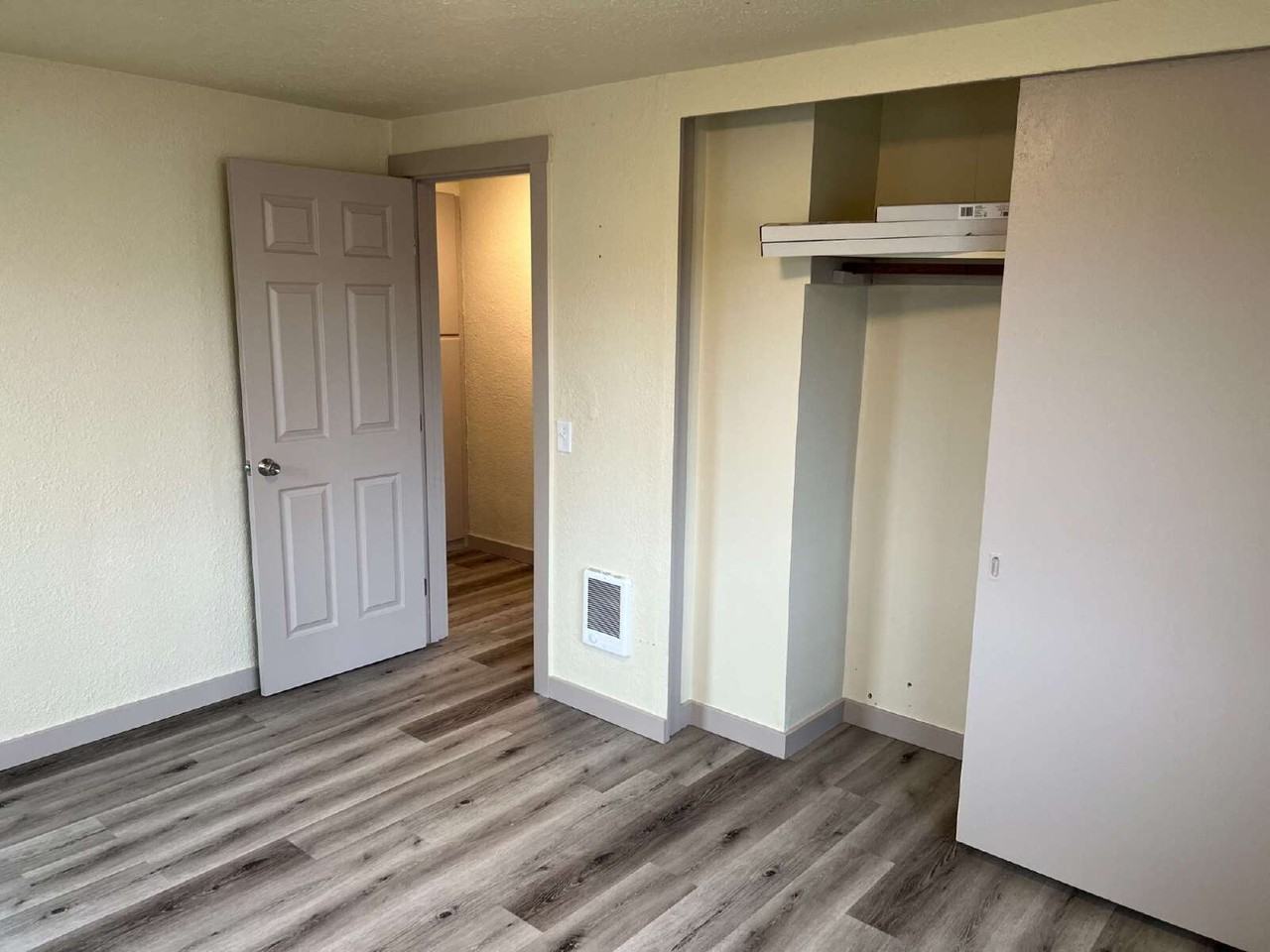 978 Juniper St - Photo 7 of 11
