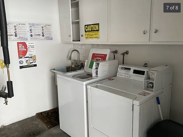 445 Oak St - Photo 2 of 8