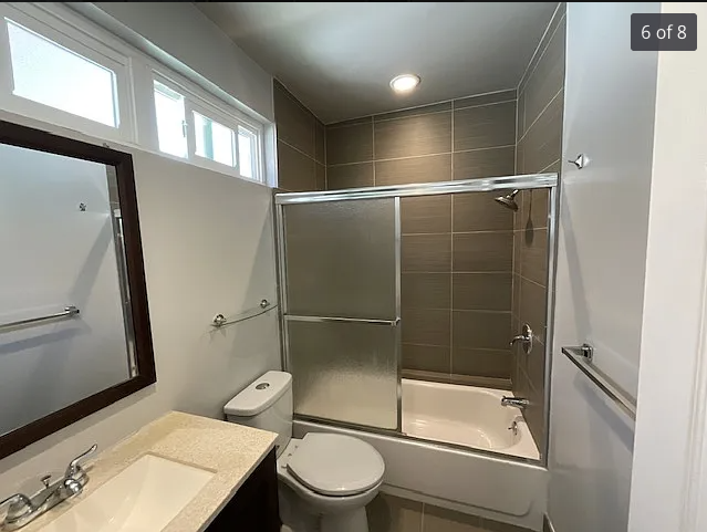 445 Oak St - Photo 3 of 8