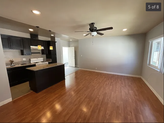 445 Oak St - Photo 4 of 8