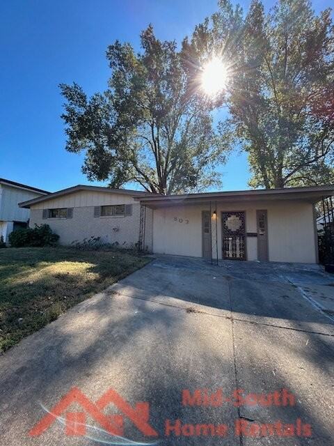803 Ledbetter Ave - Photo 3 of 22