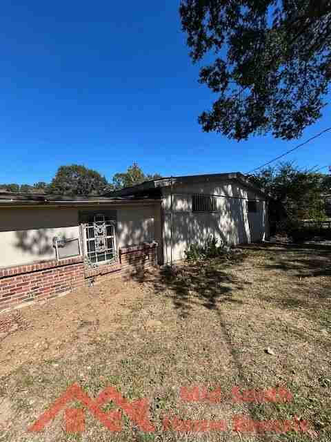 803 Ledbetter Ave - Photo 5 of 22