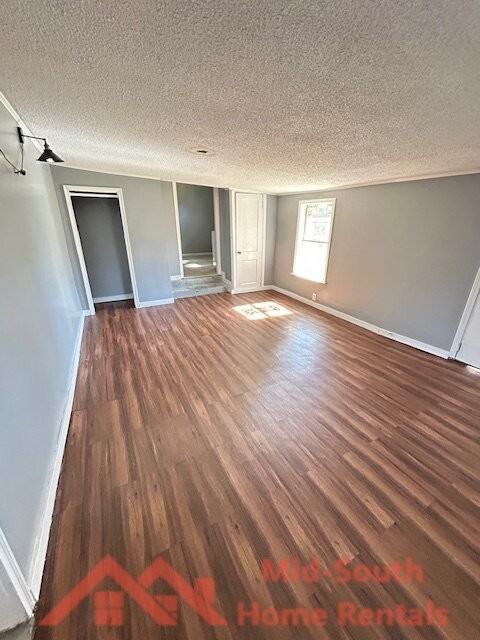 803 Ledbetter Ave - Photo 6 of 22