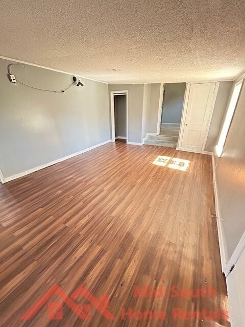 803 Ledbetter Ave - Photo 7 of 22