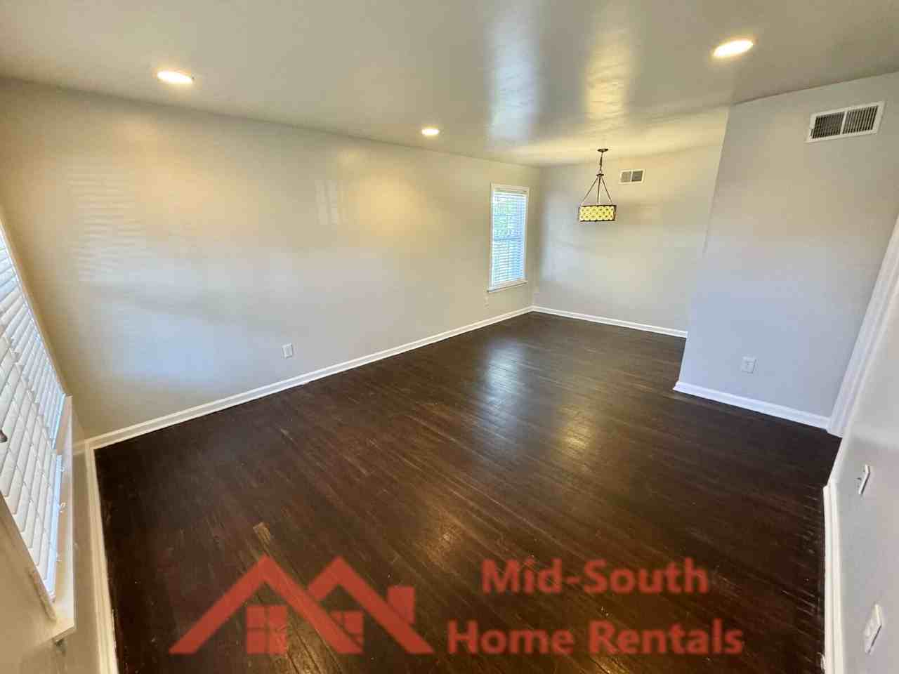 1060 Paul Pl - Photo 5 of 24