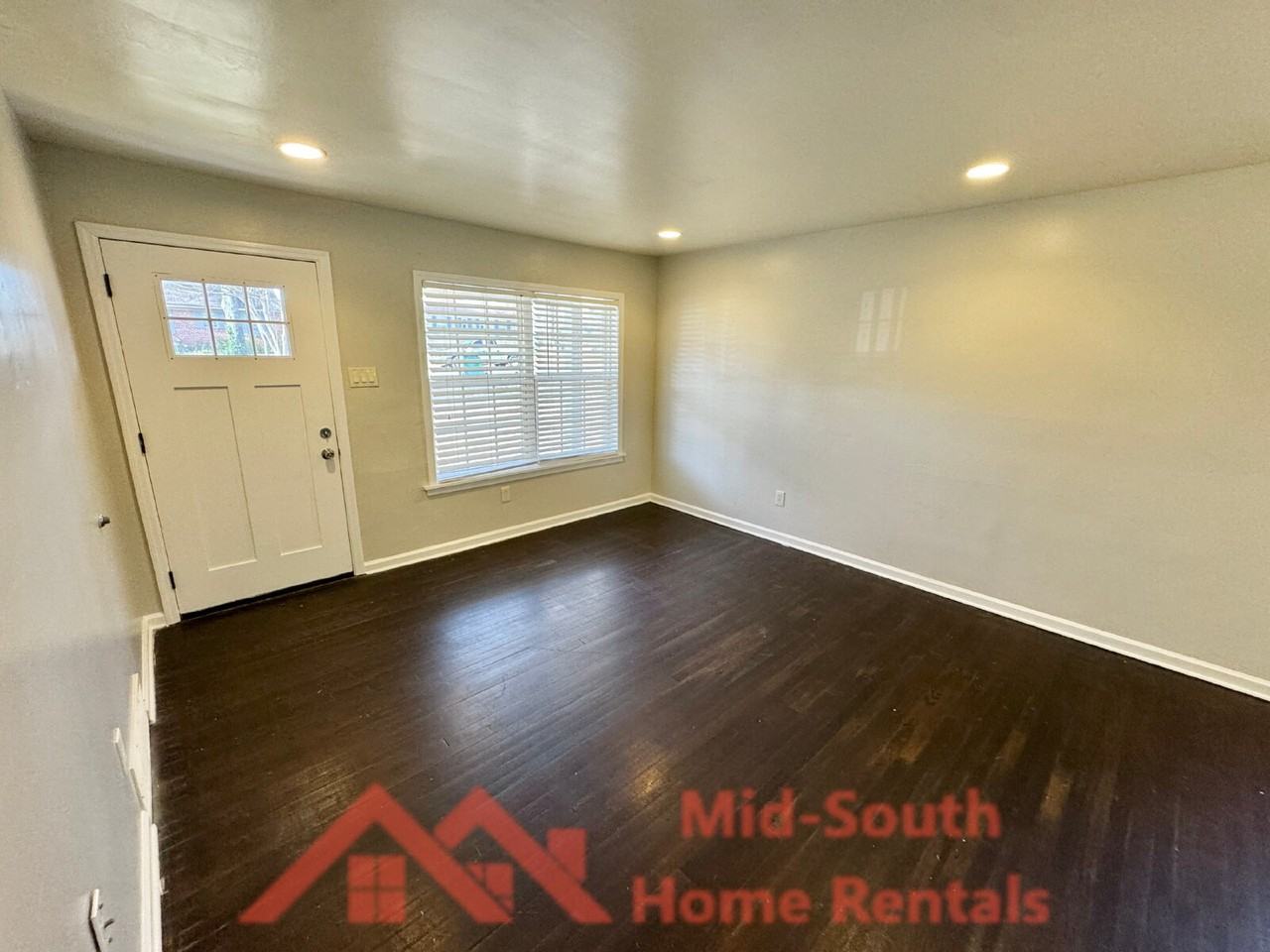1060 Paul Pl - Photo 6 of 24