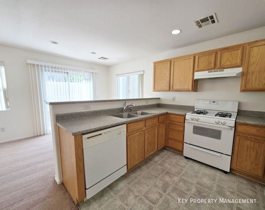 10667 Alondra Peak St - Photo 7 of 30