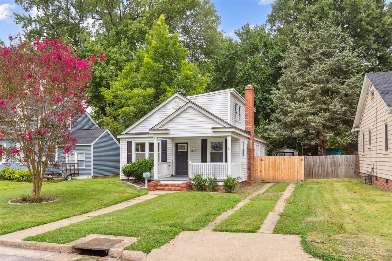 2913 Sir Walter Ln - Photo 2 of 25