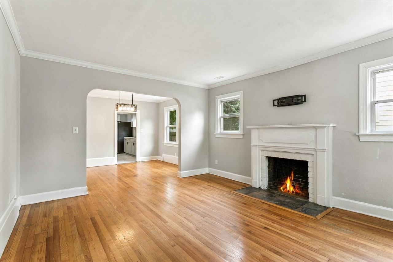 2913 Sir Walter Ln - Photo 3 of 25