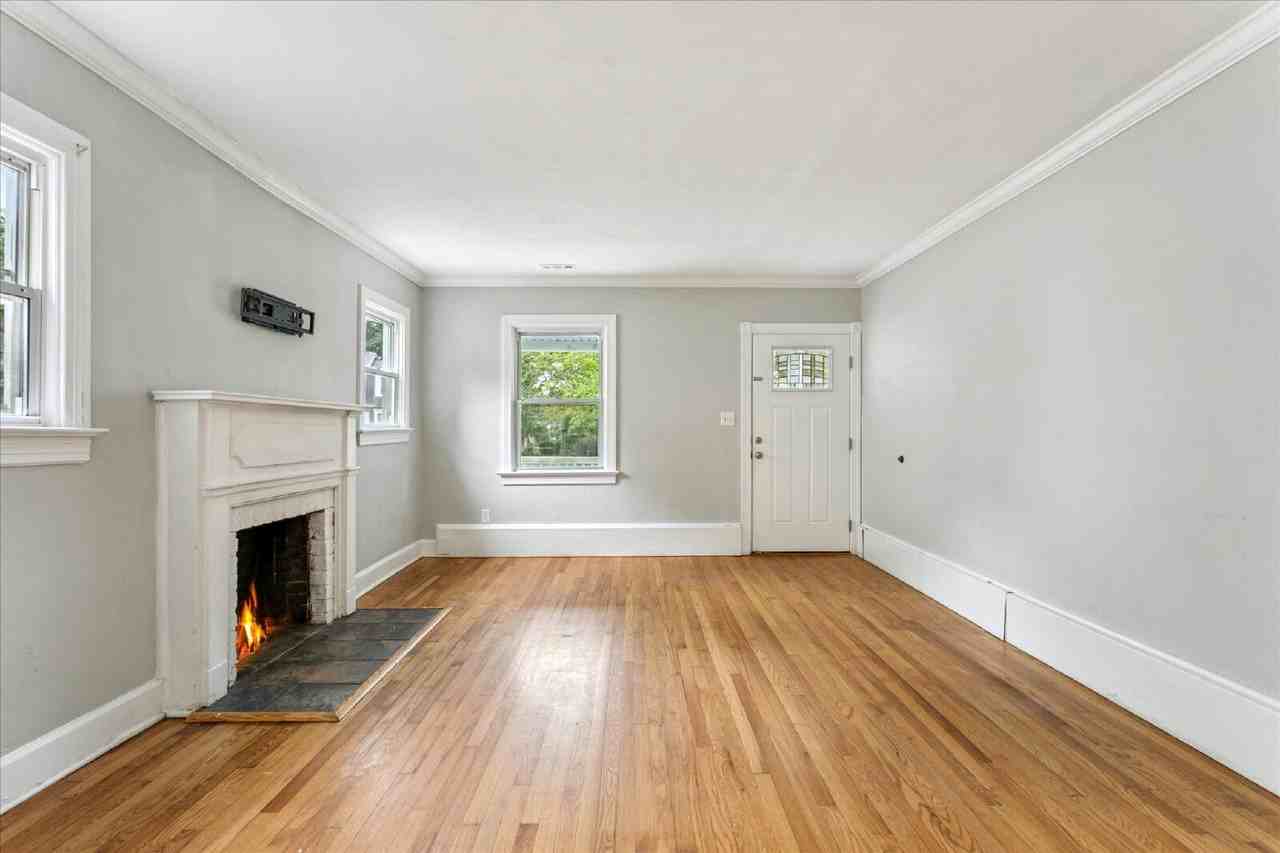 2913 Sir Walter Ln - Photo 4 of 25