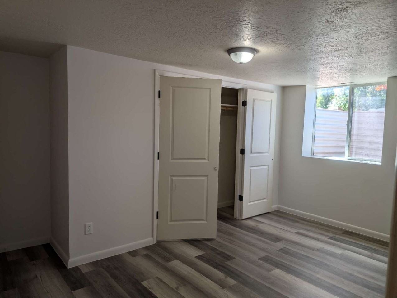81 E 100 N - Photo 2 of 15