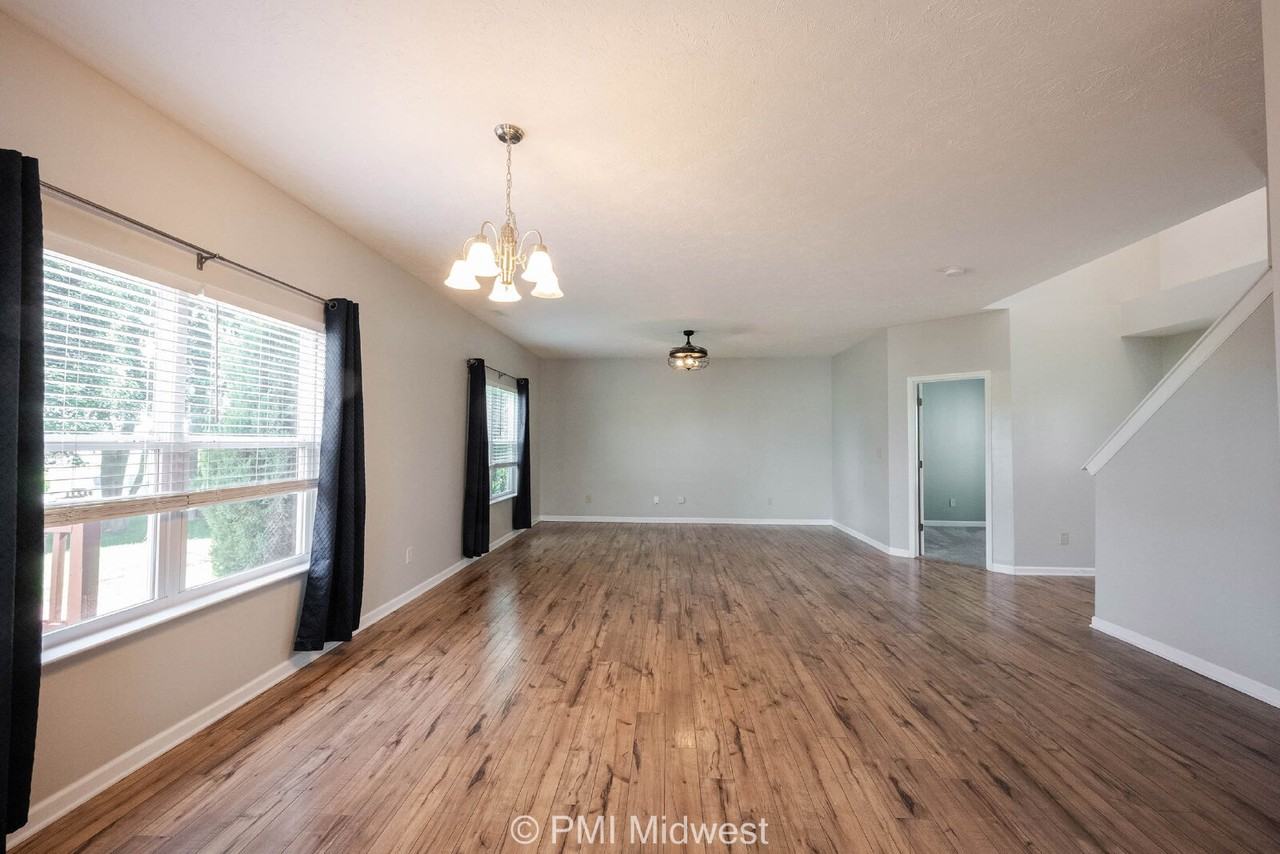 8802 Benjamin Ln - Photo 5 of 38