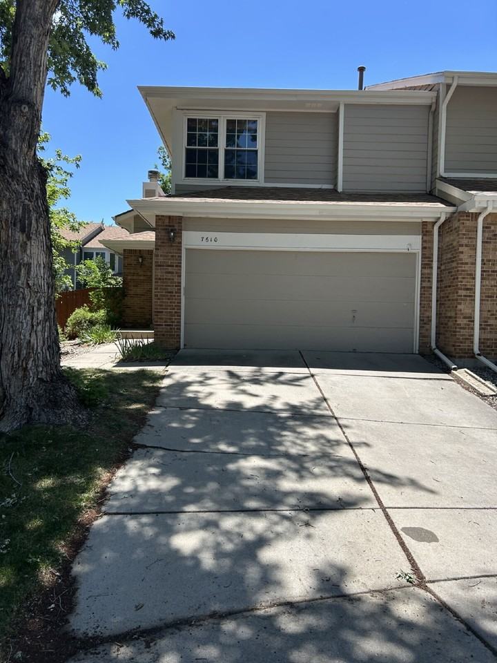 7610 E Gunnison Pl