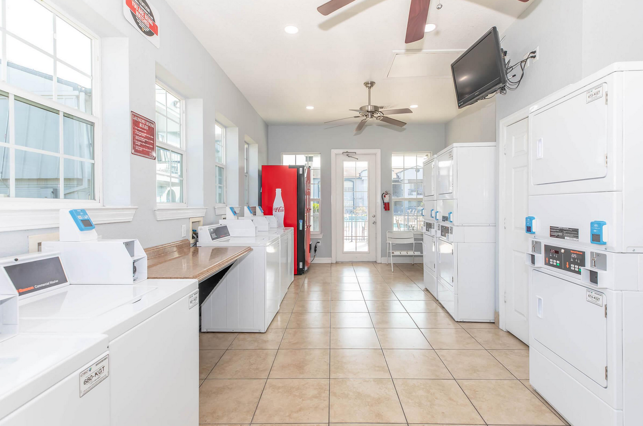 3802 Nasa Pkwy - Photo 7 of 10