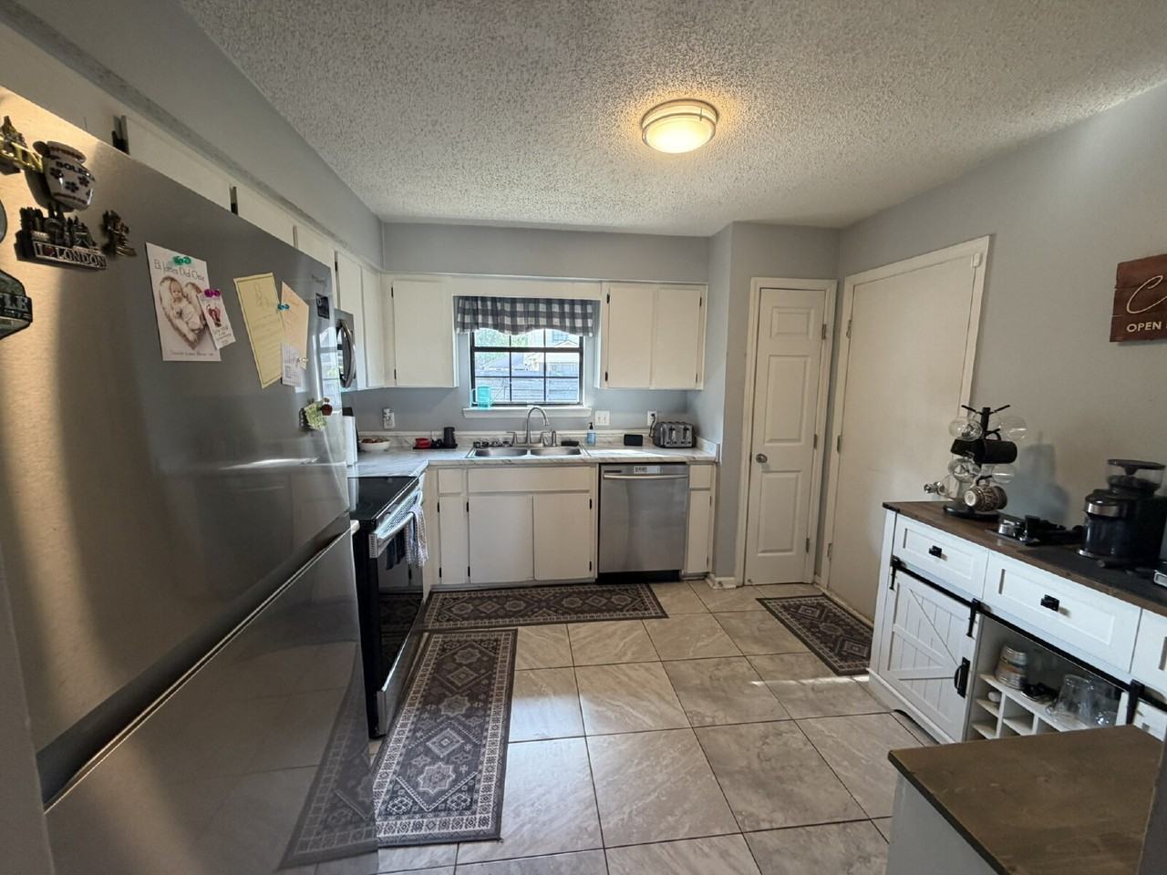 708 Woods Ct - Photo 3 of 8