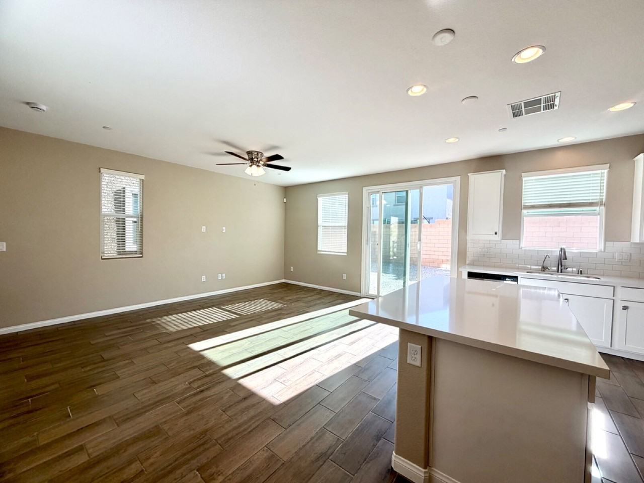 5039 Tranquil View St - Photo 3 of 50