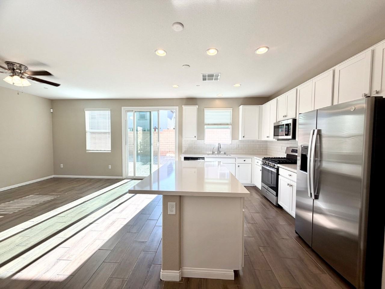 5039 Tranquil View St - Photo 4 of 50