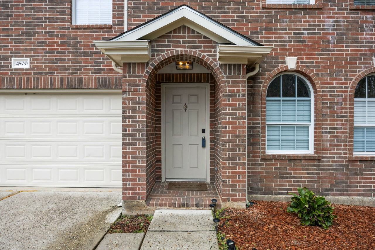 4500 Upland Circle Dr - Photo 2 of 32