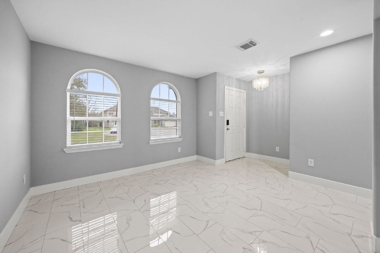 4500 Upland Circle Dr - Photo 3 of 32
