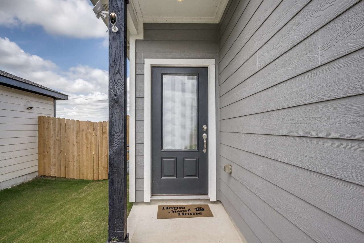 8213 White Wolf Trl - Photo 3 of 26
