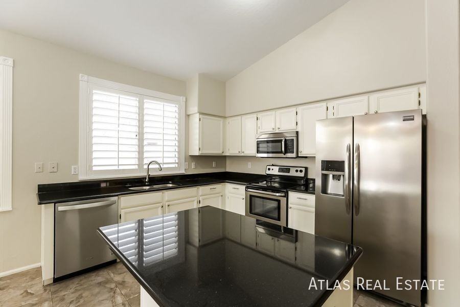 931 N Beck Ct - Photo 4 of 20