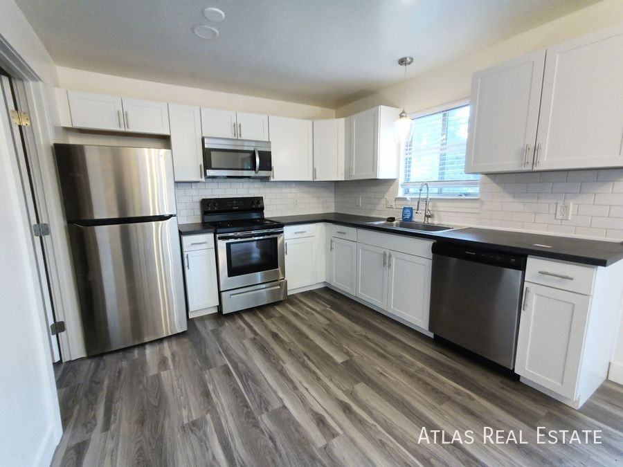 1129 W 650 N - Photo 2 of 37