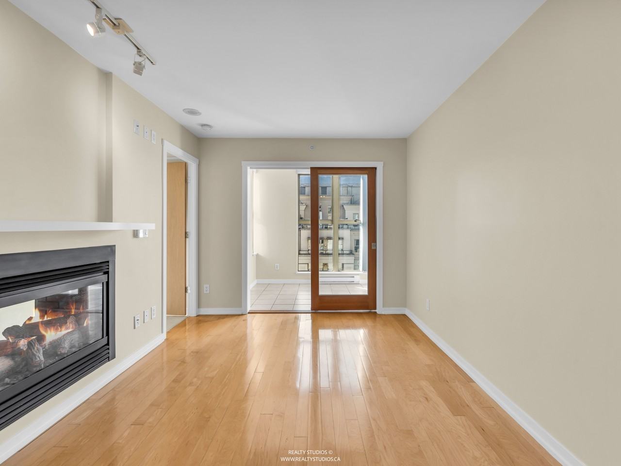 969 Richards Street - Photo 5 of 17