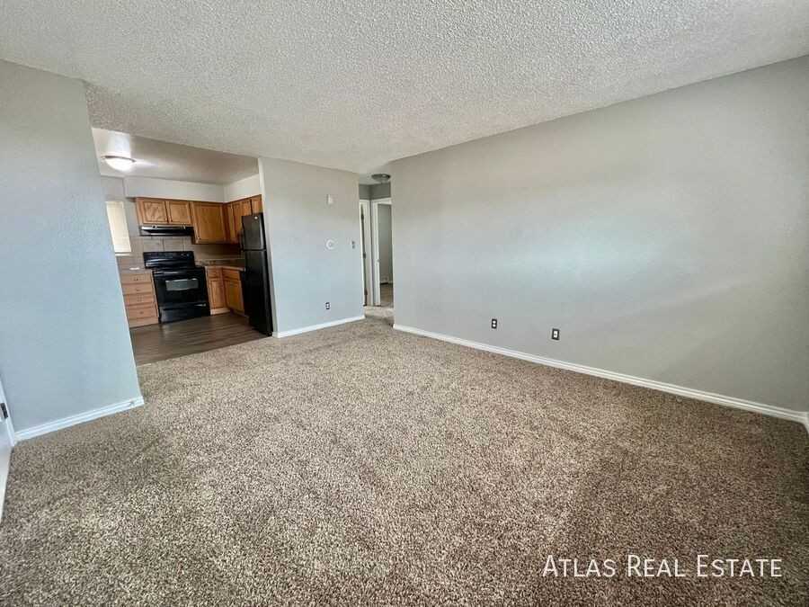 2913 Straus Ln #4 - Photo 3 of 10