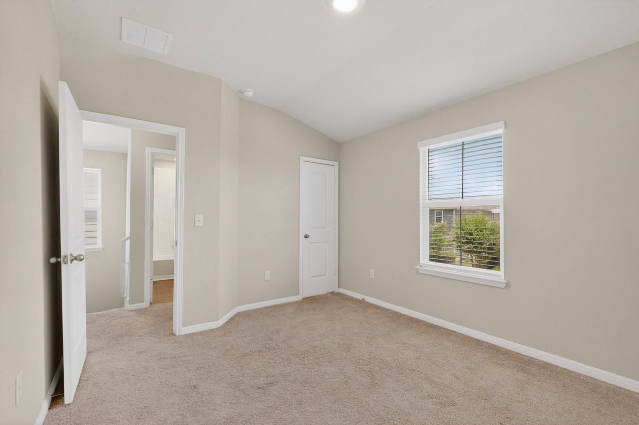 1709 Arborside Dr #NA - Photo 4 of 20