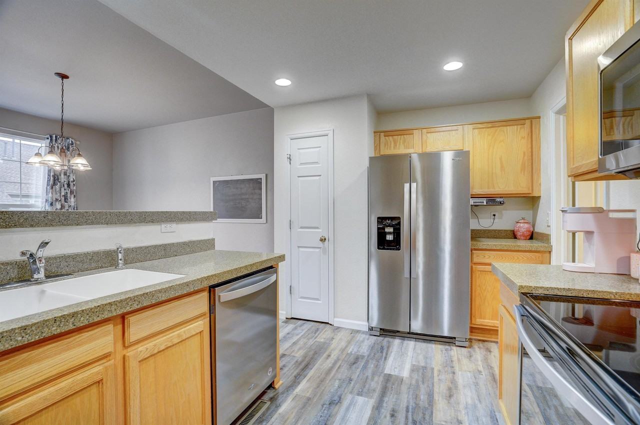 10129 Grove Ct #D - Photo 3 of 18