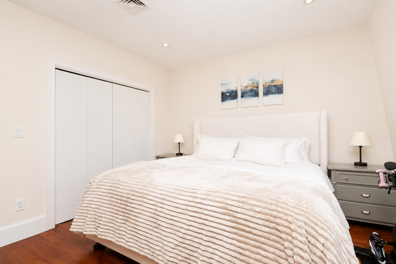340 W 3rd St #3 - Photo 6 of 14