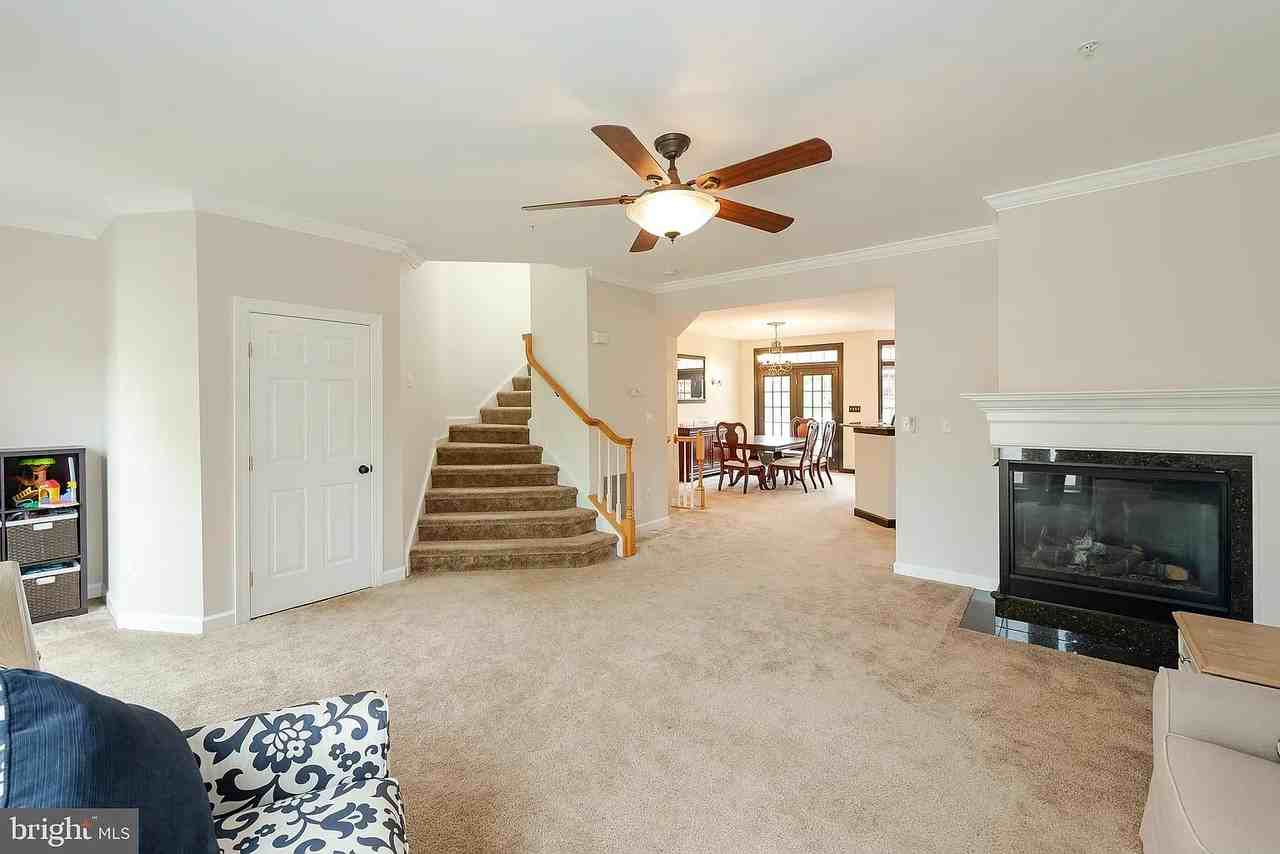 10655 Hillingdon Rd #1 - Photo 4 of 31