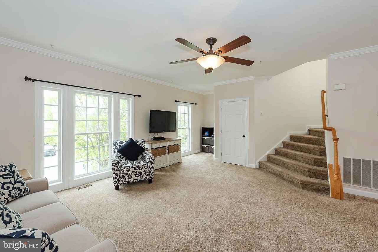 10655 Hillingdon Rd #1 - Photo 5 of 31