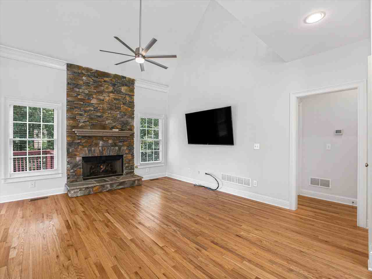 1185 Stephens St Se #NA - Photo 6 of 50