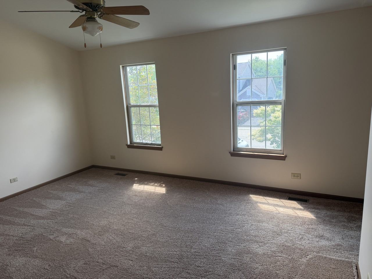 125 S Southport Rd - Photo 3 of 5